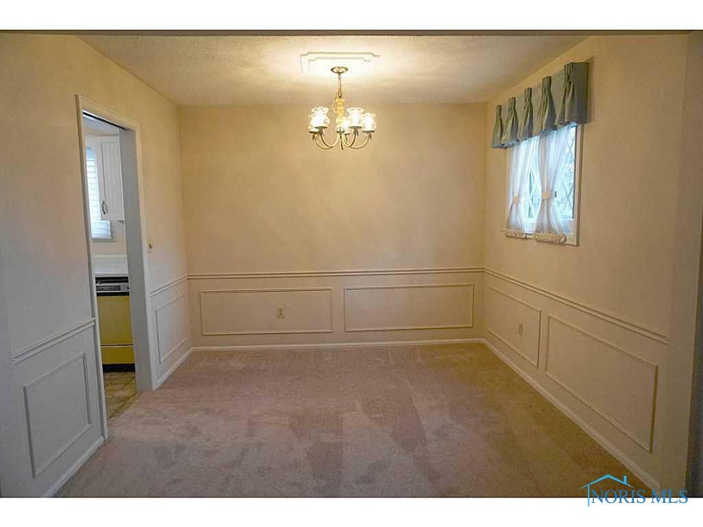 2233 Rockspring Road, Unit 1B Toledo, OH 43614 - Photo 8 of 20 Dining Room.