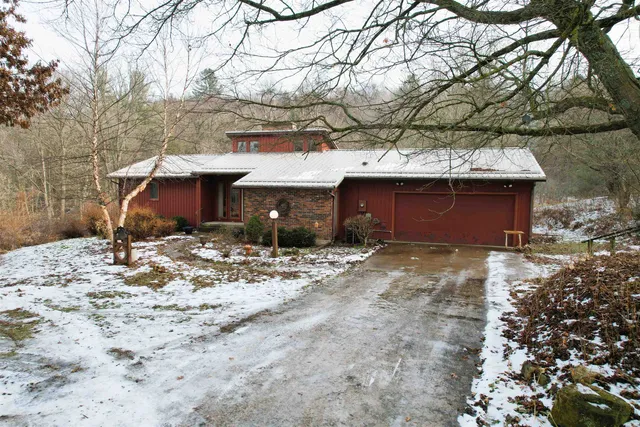 $574,000 | 30895 Brookside Lane, Blue River, WI 53518