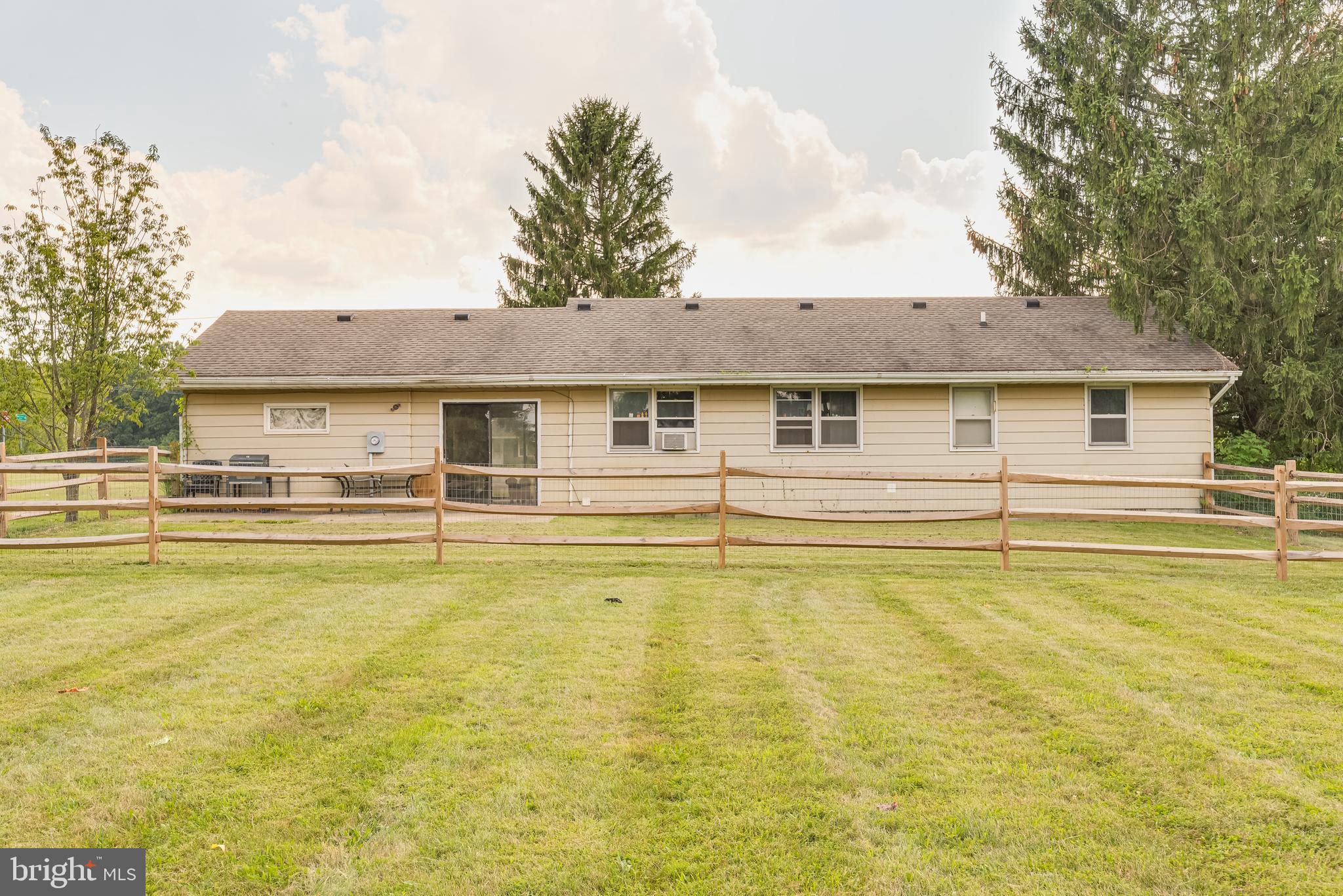 271 Tabor Road Berkeley Springs, WV 25411 - Photo 11 of 29 Rear