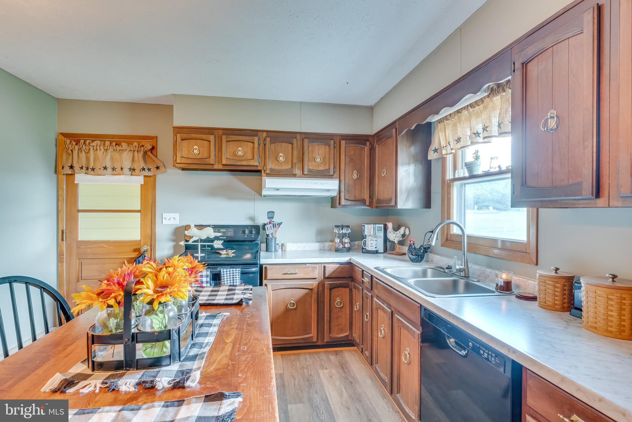271 Tabor Road Berkeley Springs, WV 25411 - Photo 19 of 29 Kitchen