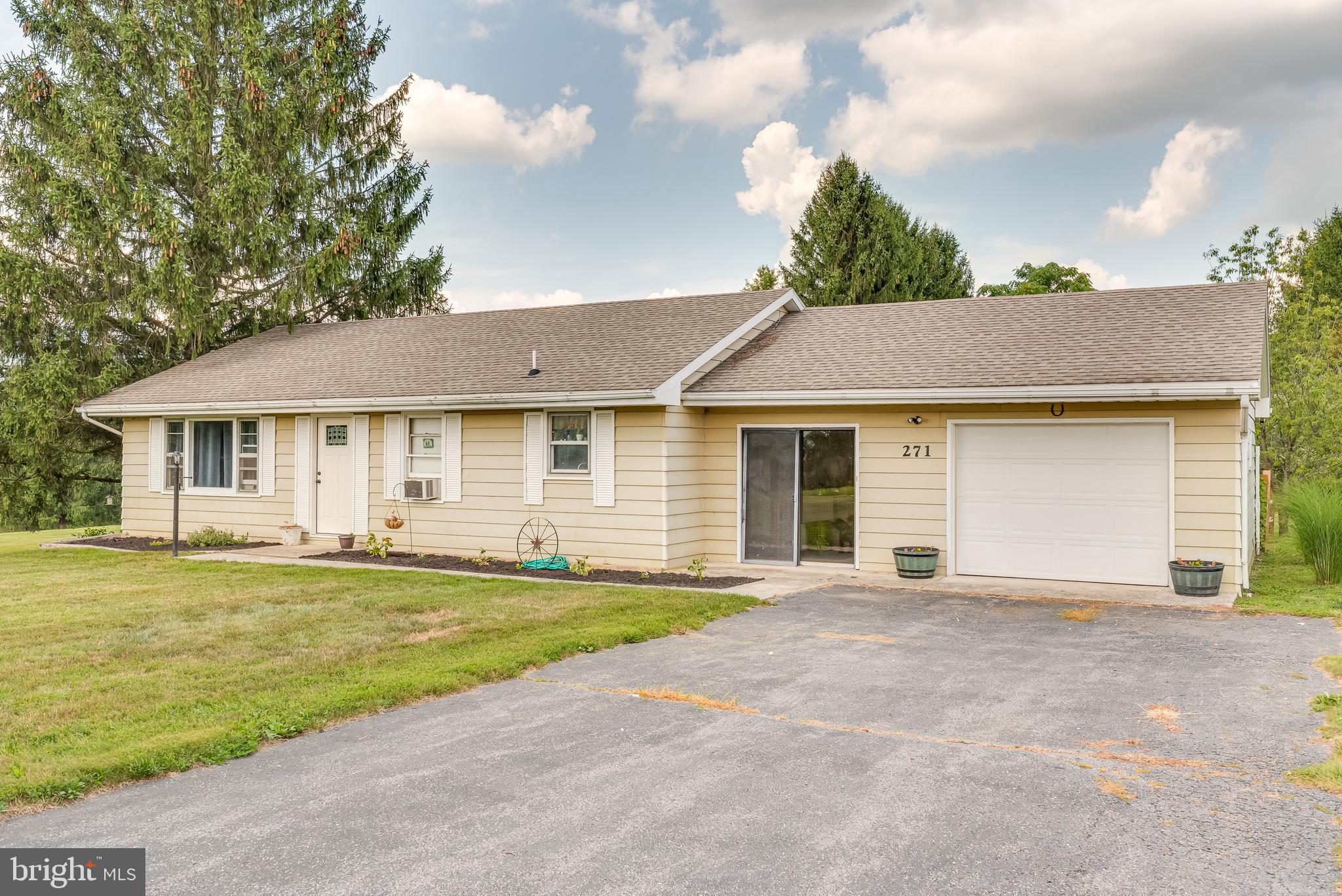 271 Tabor Road Berkeley Springs, WV 25411 - Photo 8 of 29 Welcome Home