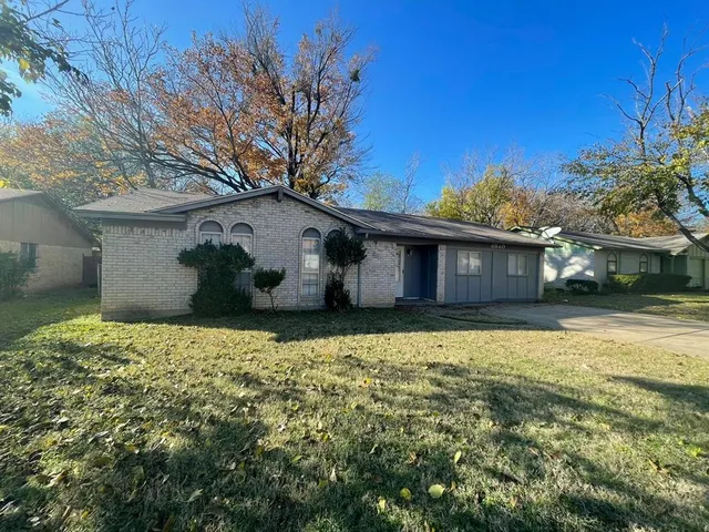 $1,900 | 6840 Margaret Drive, Forest Hill, TX 76140