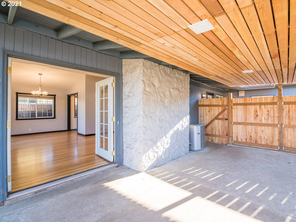 52366 Southwest 2nd Street Scappoose, OR 97056 - Photo 17 of 25 Gallery Image 17