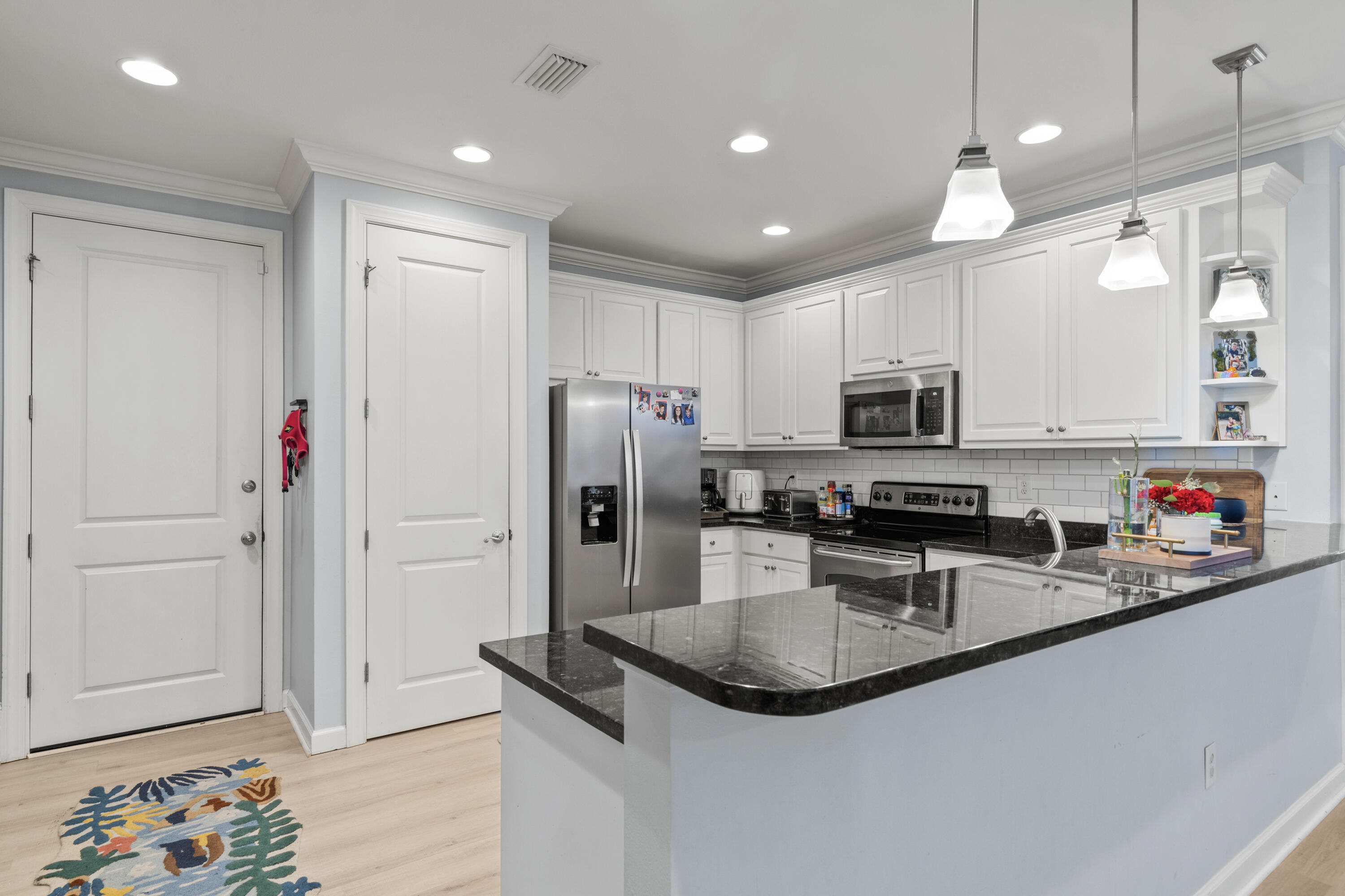 162 Christian Drive Santa Rosa Beach, FL 32459 - Photo 9 of 47 Kitchen/ Breakfast Bar