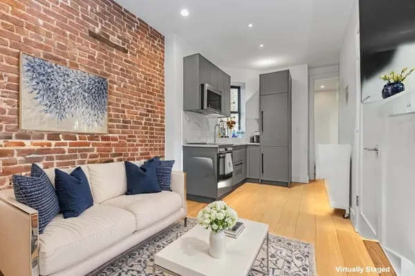 $4,650 | 356 West 48th Street, Unit 2D | Hell's Kitchen
