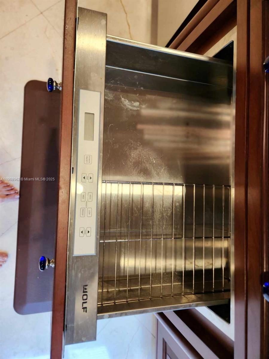70 Bay Colony Lane Fort Lauderdale, FL 33308 - Photo 33 of 97 Wolf Warming Drawers