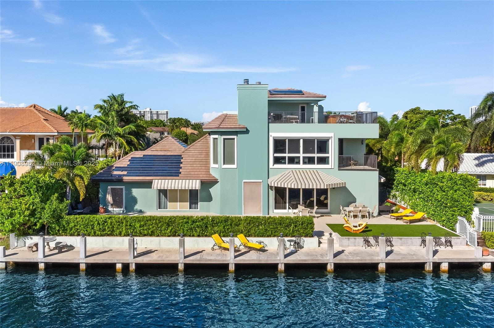70 Bay Colony Lane Fort Lauderdale, FL 33308 - Photo 48 of 97 a view of a chairs and table in a backyard