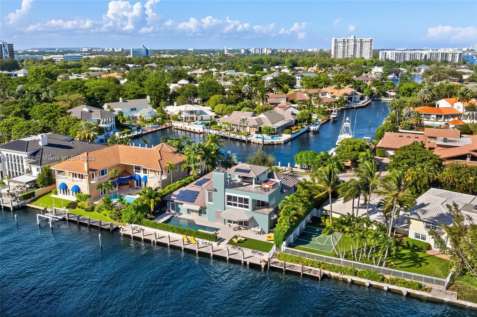70 Bay Colony Lane Fort Lauderdale, FL 33308 - Photo 49 of 97 an aerial view of residential houses with outdoor space and swimming pool