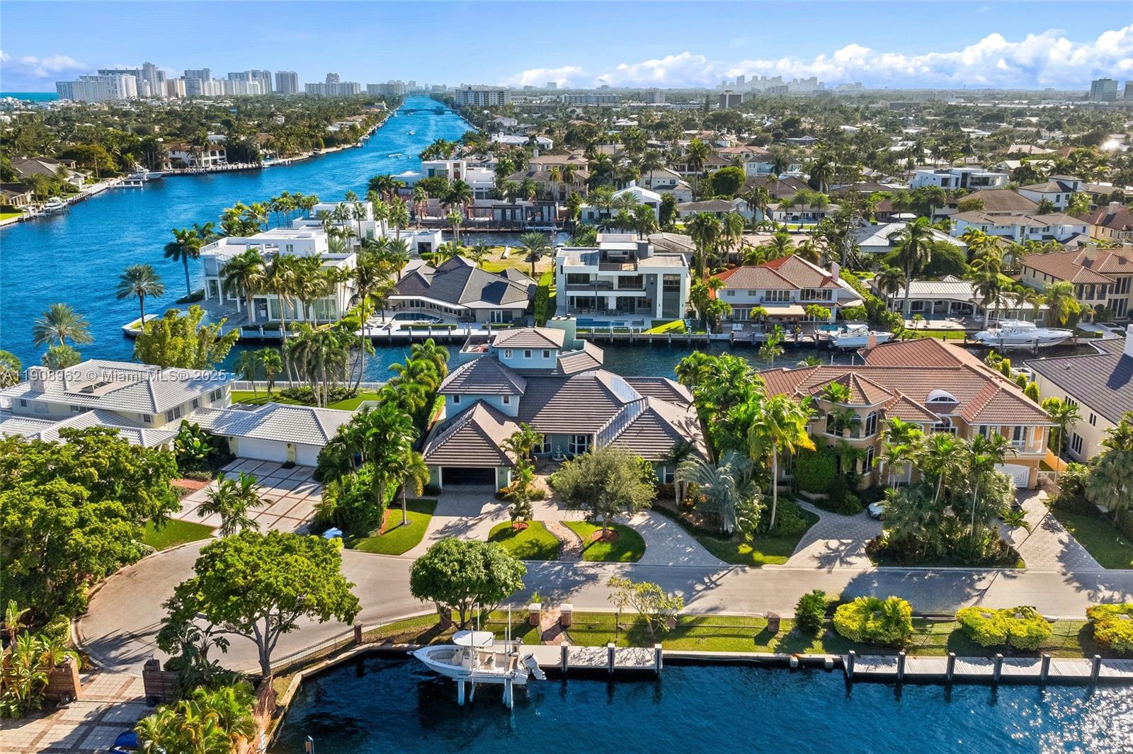 70 Bay Colony Lane Fort Lauderdale, FL 33308 - Photo 53 of 97 an aerial view of residential houses with outdoor space and river