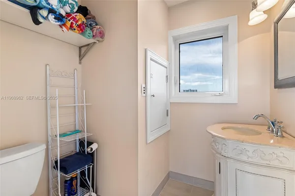 $30,000 | 70 Bay Colony Lane, Fort Lauderdale, FL 33308