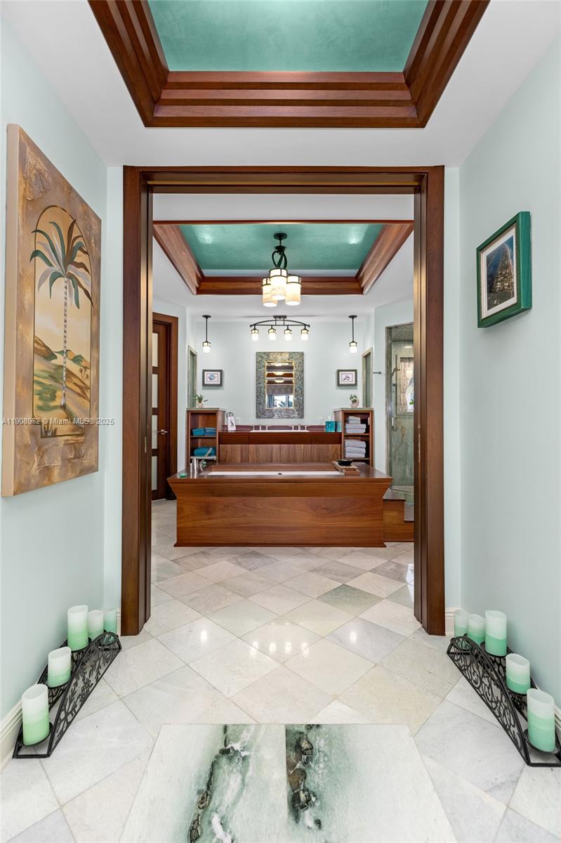 70 Bay Colony Lane Fort Lauderdale, FL 33308 - Photo 63 of 97 a view of living room