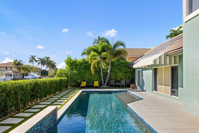 $30,000 | 70 Bay Colony Lane, Fort Lauderdale, FL 33308