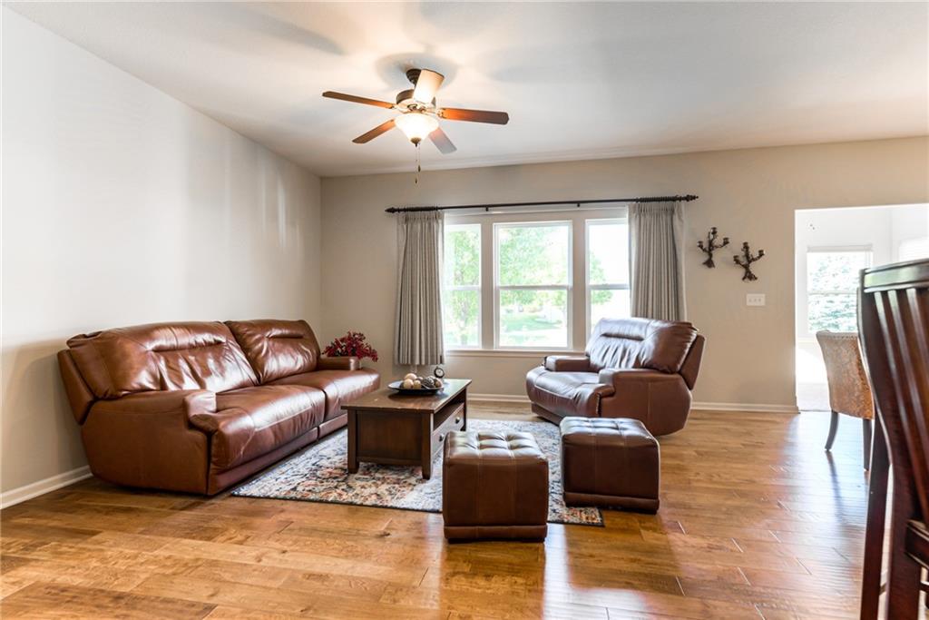 23718 West 88th Terrace Lenexa, KS 66227 - Photo 7 of 37