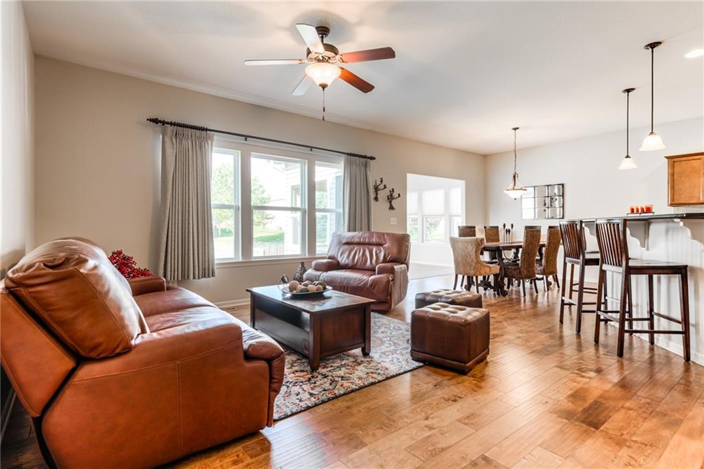 23718 West 88th Terrace Lenexa, KS 66227 - Photo 8 of 37