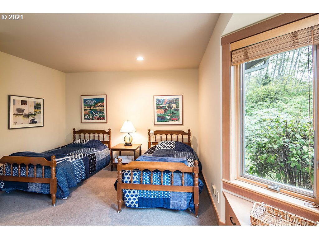 2724 North 3 Rocks Road Otis, OR 97368 - Photo 18 of 31 Gallery Image 18