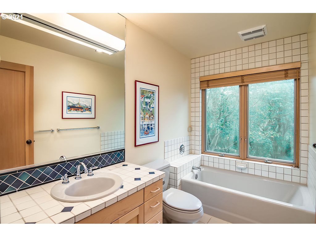 2724 North 3 Rocks Road Otis, OR 97368 - Photo 19 of 31 Gallery Image 19