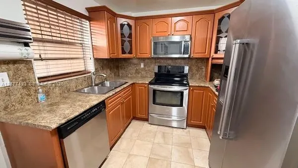 $2,750 | 8895 Fontainebleau Boulevard, Unit 111, Miami, FL 33172