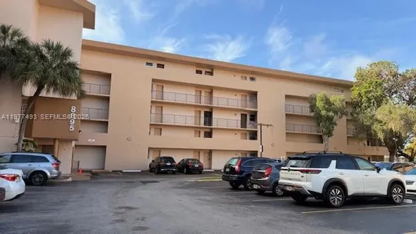 $2,750 | 8895 Fontainebleau Boulevard, Unit 111, Miami, FL 33172