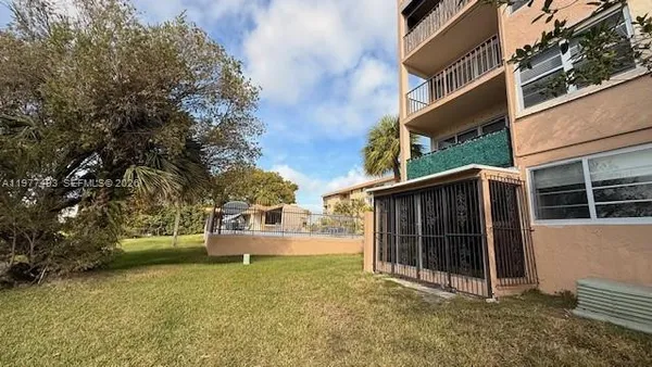 $2,750 | 8895 Fontainebleau Boulevard, Unit 111, Miami, FL 33172