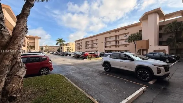 $2,750 | 8895 Fontainebleau Boulevard, Unit 111, Miami, FL 33172