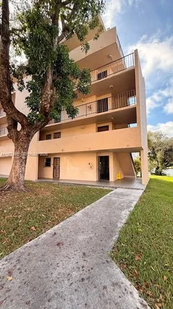 $2,750 | 8895 Fontainebleau Boulevard, Unit 111, Miami, FL 33172