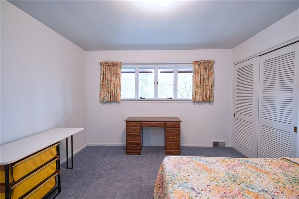 788 Elm Spring Road Pittsburgh, PA 15243 - Photo 20 of 25 Bedroom #3 with a generously-sized closet.