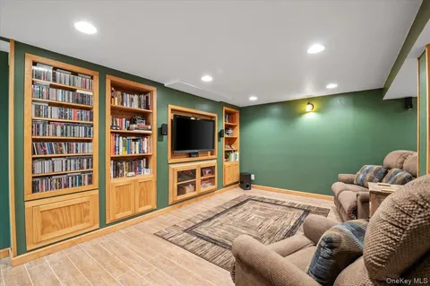 $999,999 | 4 Westbury Avenue, Plainview, NY 11803