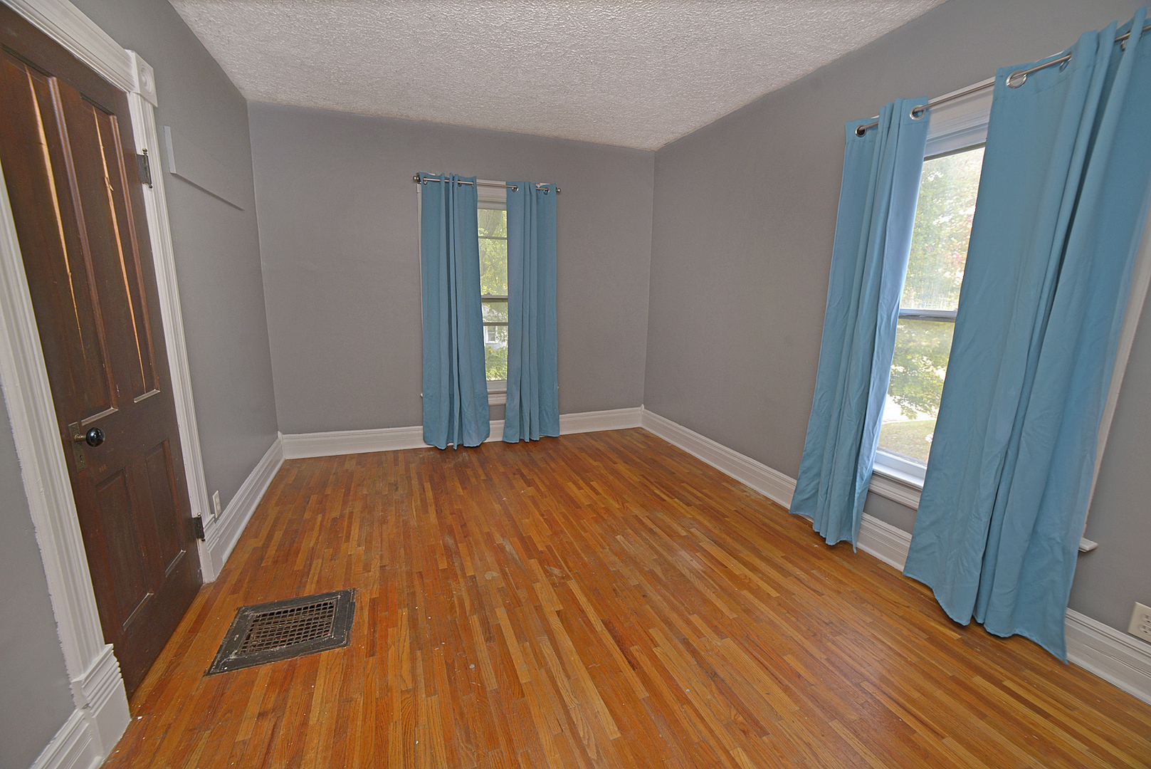 1050 State Street Ottawa, IL 61350 - Photo 12 of 25 a view of an empty room with wooden floor and a window