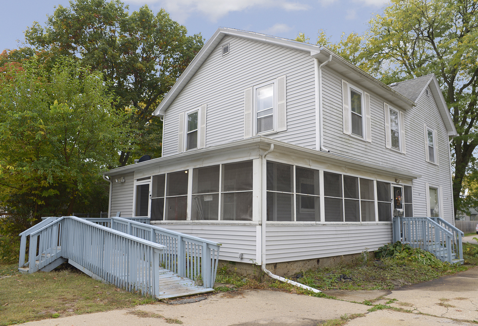 1050 State Street Ottawa, IL 61350 - Photo 18 of 25 a front view of a house with a yard