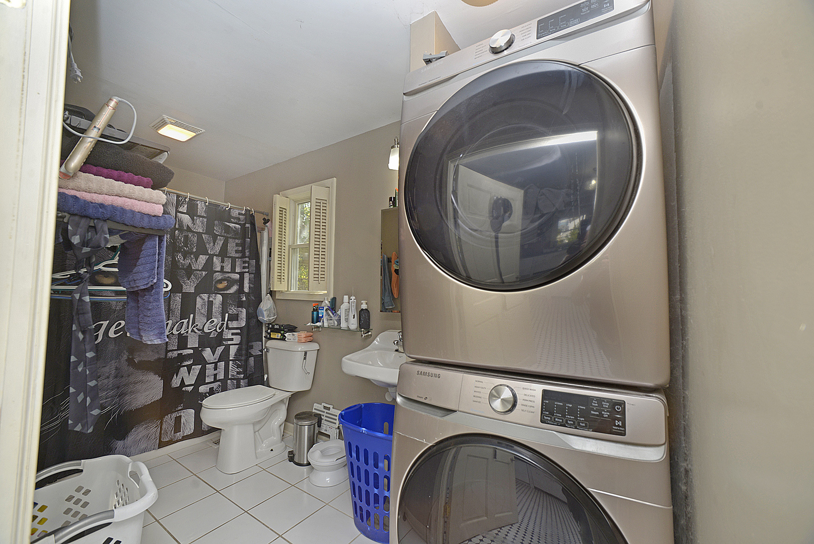 1050 State Street Ottawa, IL 61350 - Photo 10 of 25 a utility room with dryer and washer