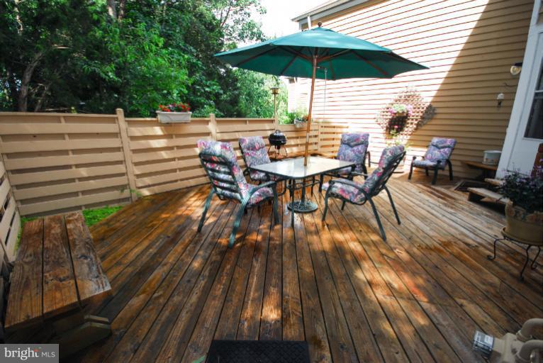 1503 Deer Point Way Reston, VA 20194 - Photo 8 of 21 a view of backyard with sitting area