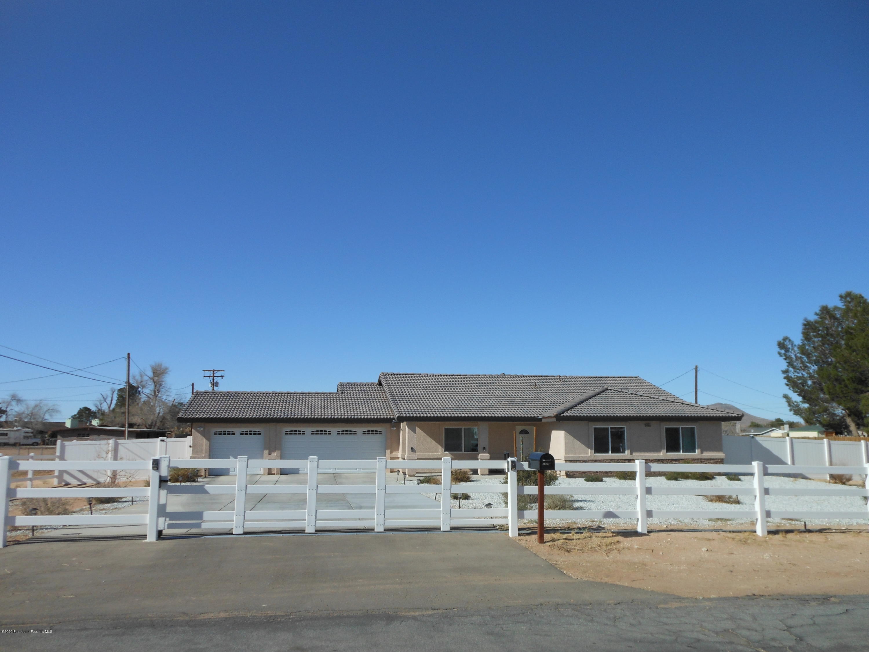 14806 Cheyenne Road Apple Valley, CA 92307 - Photo 2 of 15 a view of a terrace