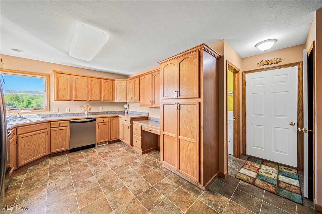 2749 Sheffield Road Jefferson, OH 44047 - Photo 2 of 46