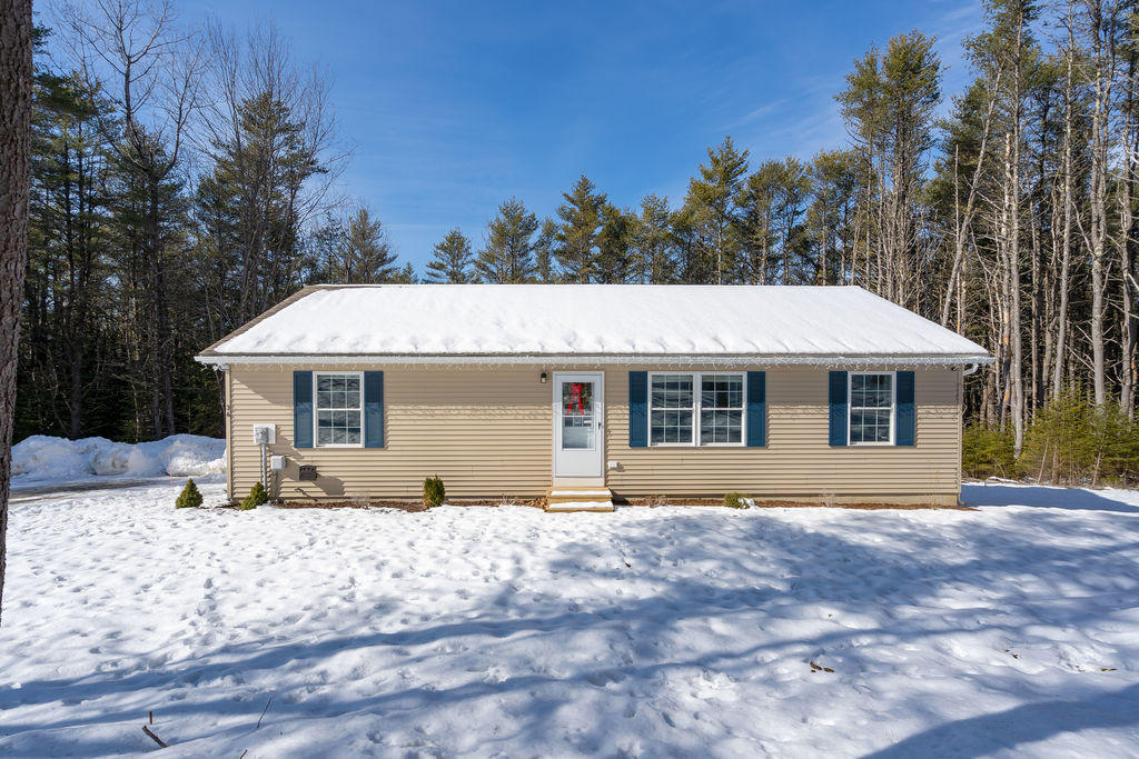 34 Upland Road Wiscasset, ME 04578 - Photo 1 of 32 001_34uplandrdwiscasset-2