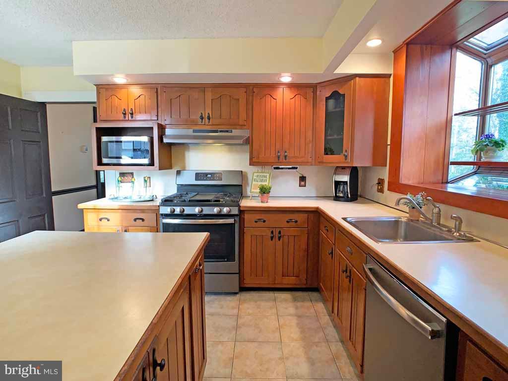 907 Overton Avenue Yardley, PA 19067 - Photo 12 of 36 Cabinet Lighting Stainless Appliances