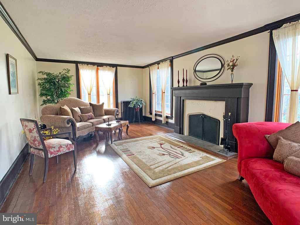 907 Overton Avenue Yardley, PA 19067 - Photo 3 of 36 Elegant Living Room