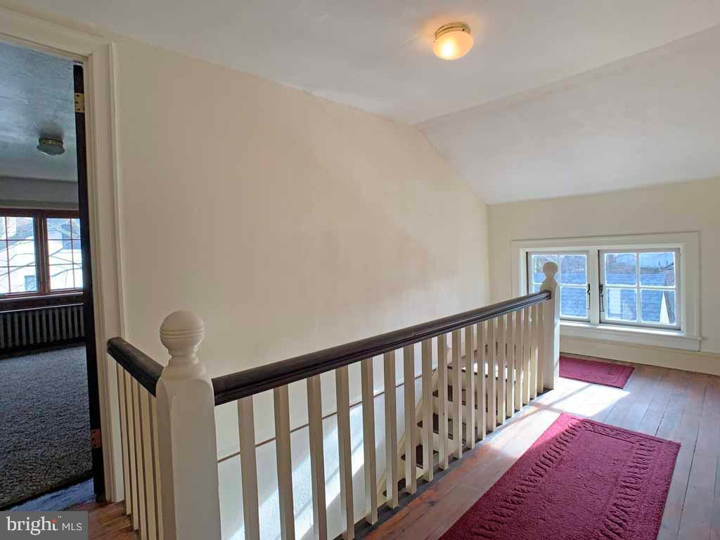 907 Overton Avenue Yardley, PA 19067 - Photo 25 of 36 3rd Level hall