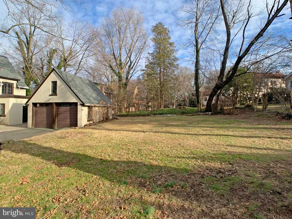 907 Overton Avenue Yardley, PA 19067 - Photo 35 of 36 Side View of Yard