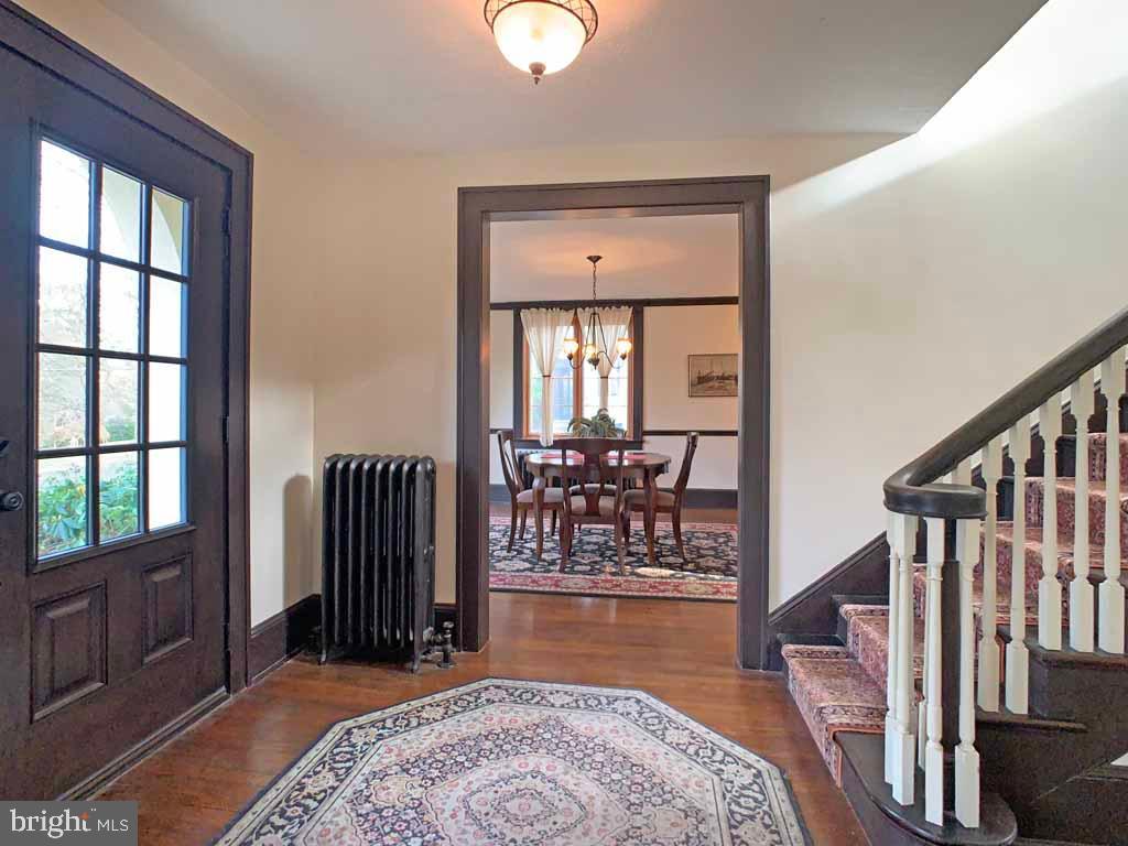 907 Overton Avenue Yardley, PA 19067 - Photo 5 of 36 Rich Wood Moldings Curved Stair Rail