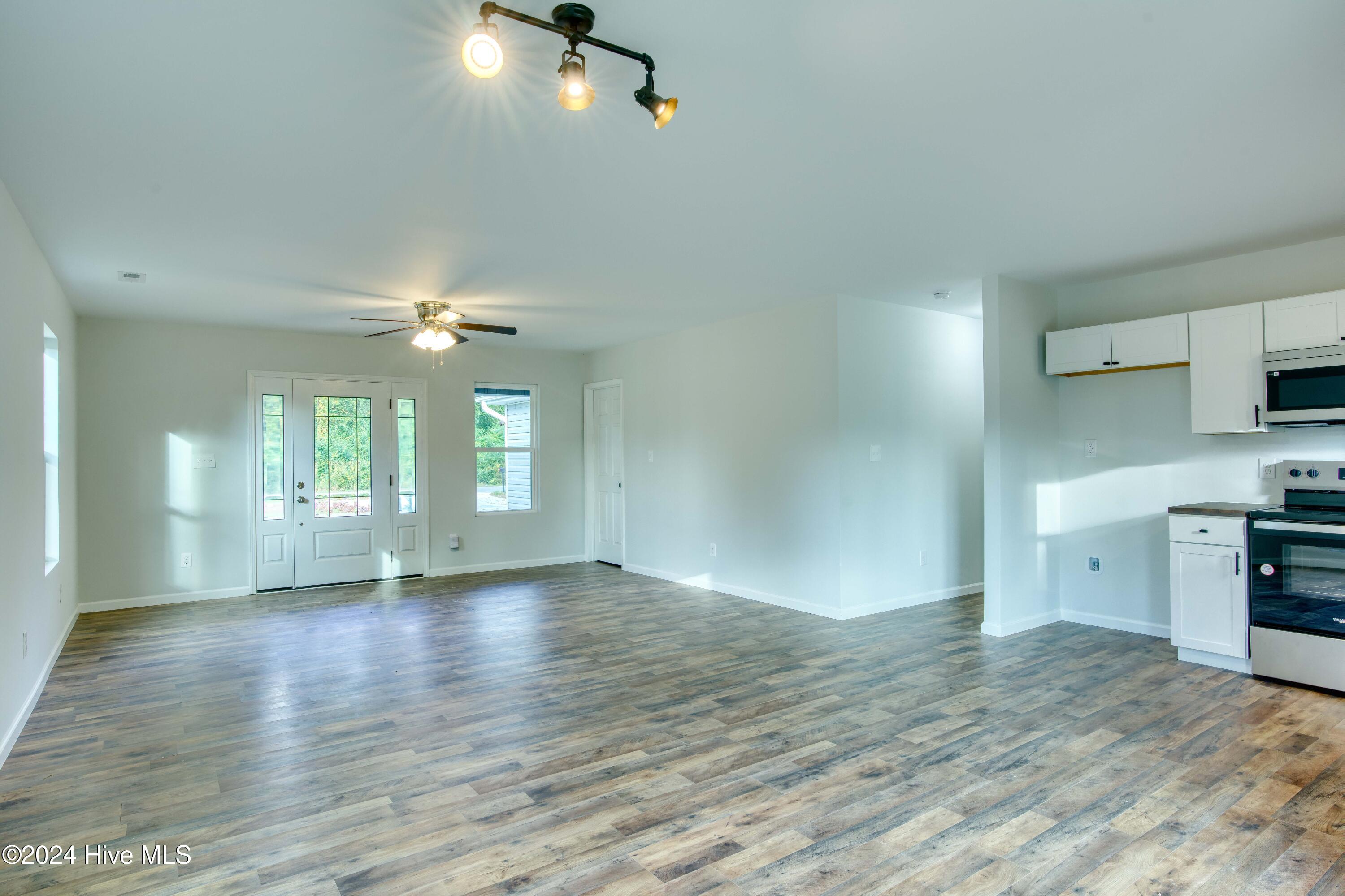 504 Francktown Road Richlands, NC 28574 - Photo 3 of 21 504 Franktown - Interiors - Edited _9