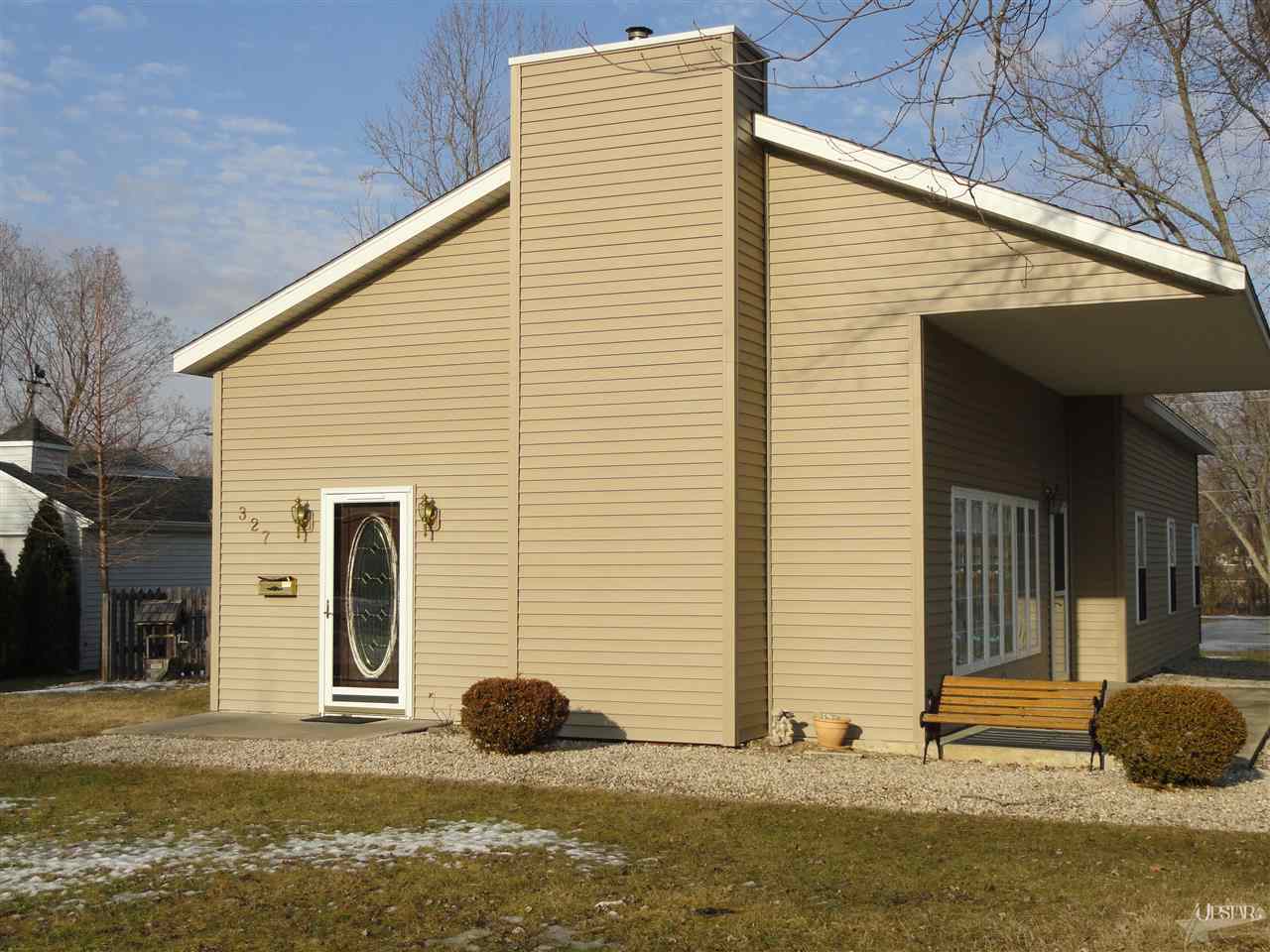 327 Stratton Way Decatur, IN 46733 - Photo 2 of 21