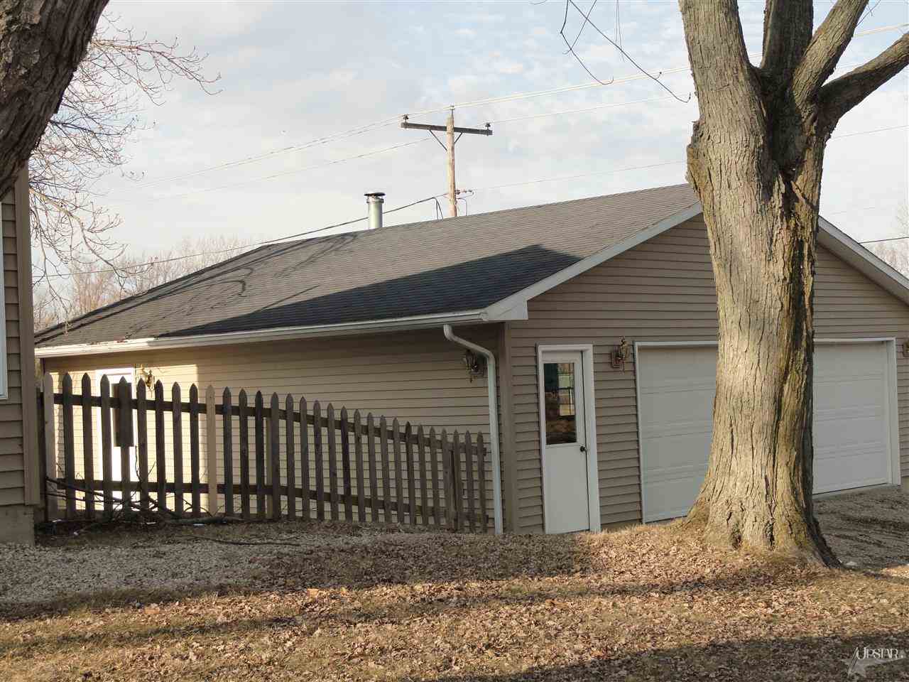 327 Stratton Way Decatur, IN 46733 - Photo 3 of 21