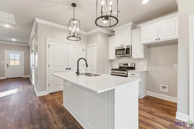 $299,500 | 6102 D'une Terre Avenue, Baton Rouge, LA 70806