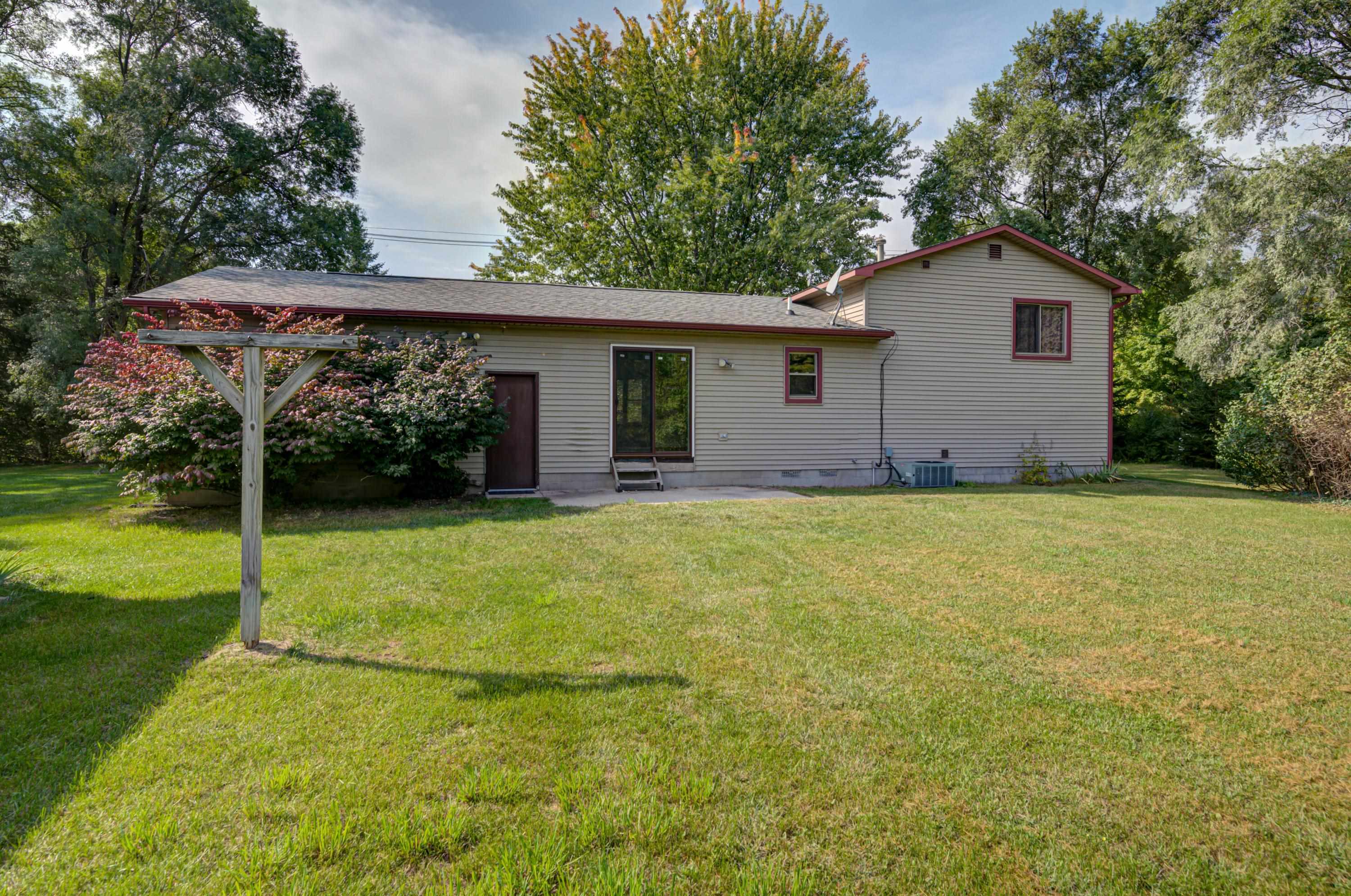 2450 West Long Lake Road Traverse City, MI 49685 - Photo 2 of 30 1938893-5bf46449-b0fc-4cf1-ba5b-3dd2e49fb95a.JPG