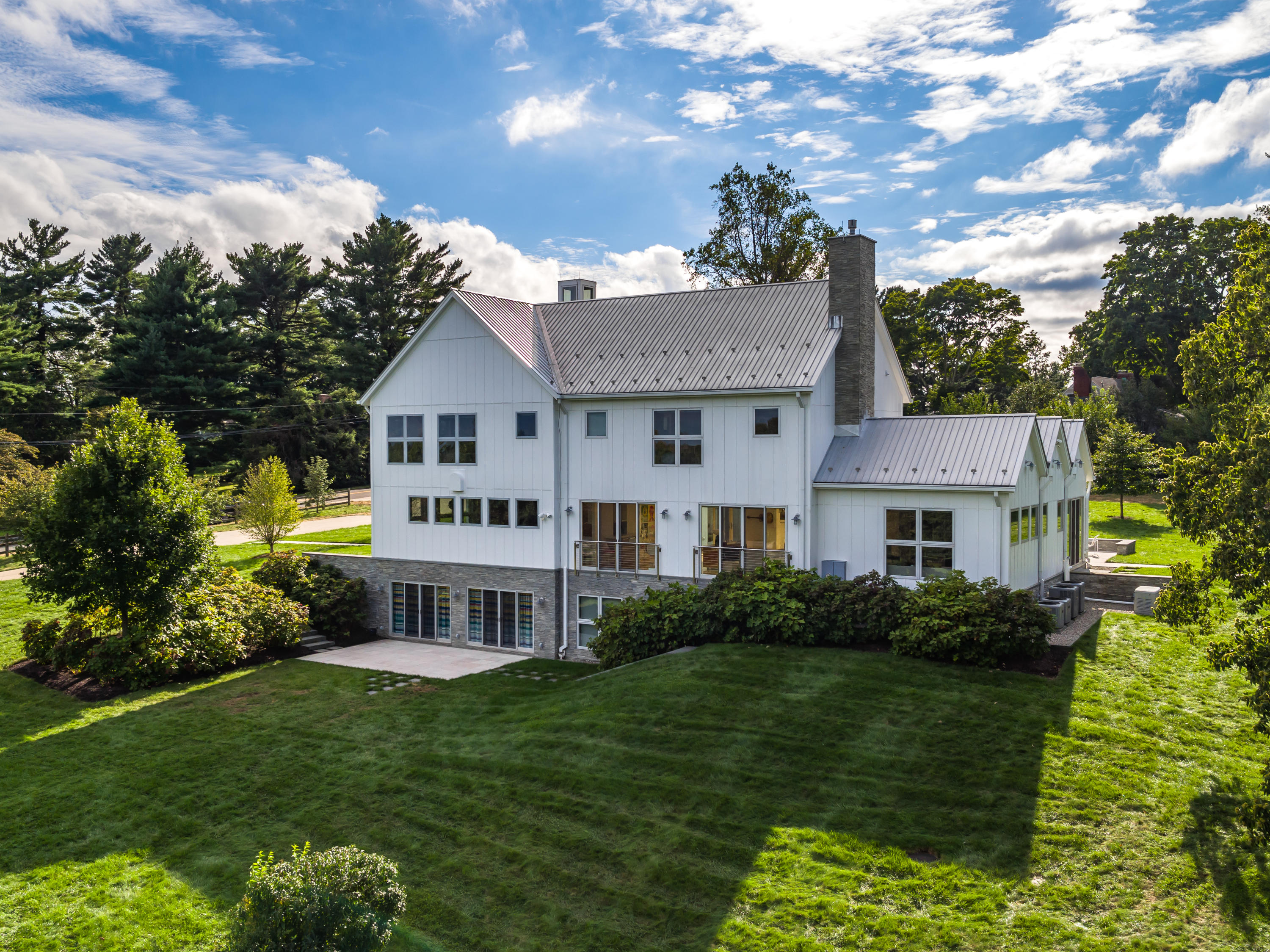 19 Pembroke Road Darien, CT 06820 - Photo 36 of 40 19 pembroke back of house