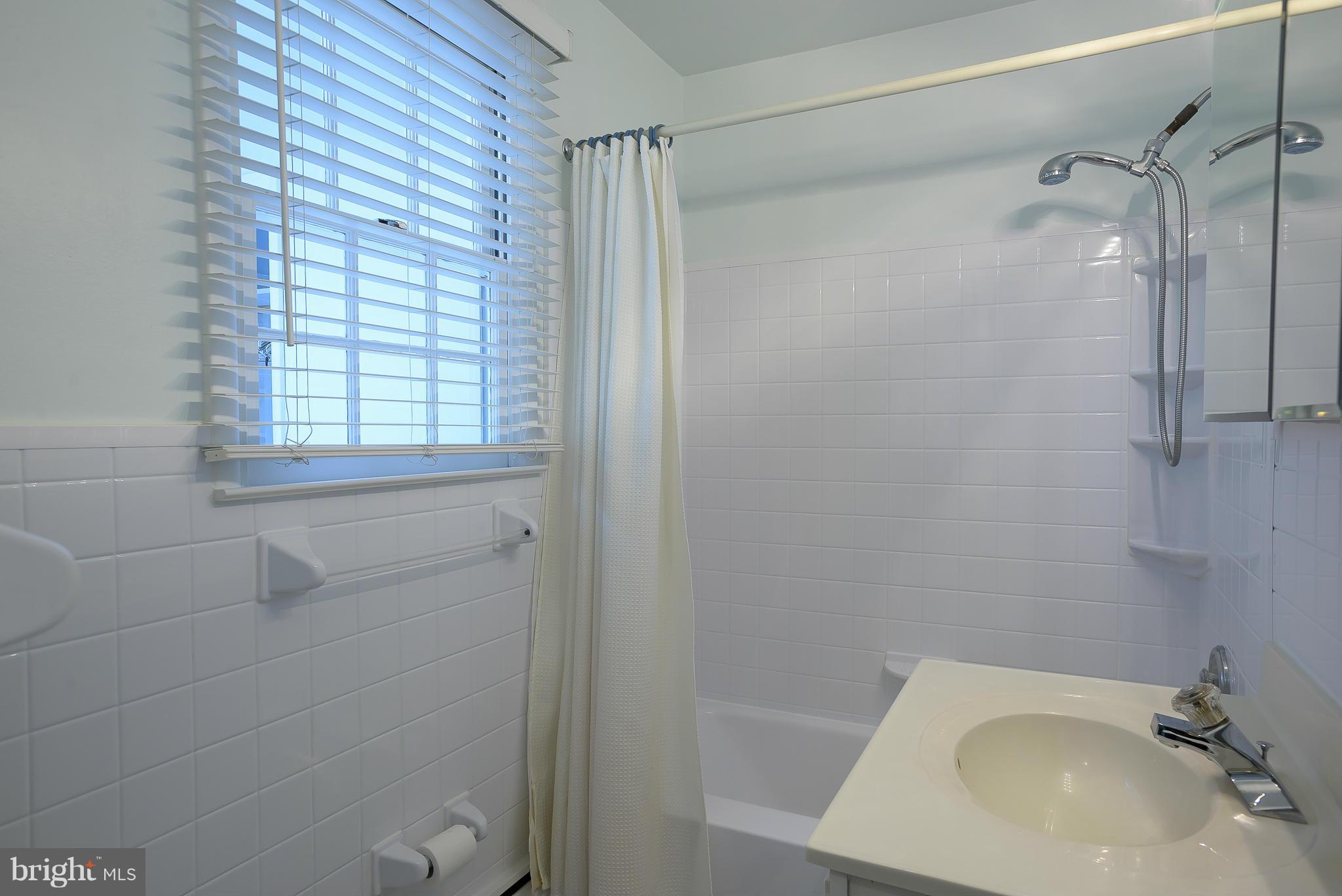 2921 Pinewick Road Ellicott City, MD 21042 - Photo 13 of 29 Bath