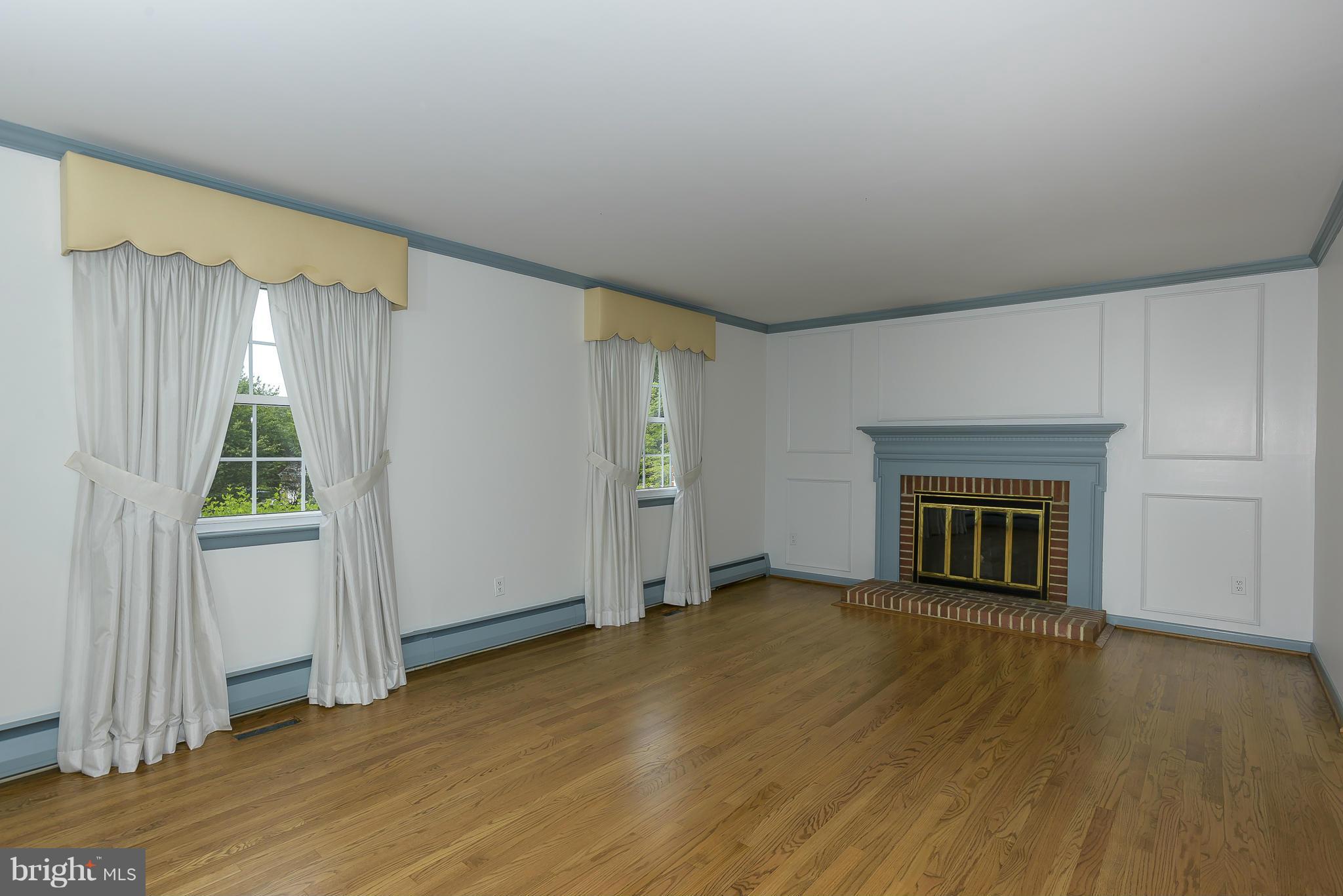 2921 Pinewick Road Ellicott City, MD 21042 - Photo 17 of 29 Living Room