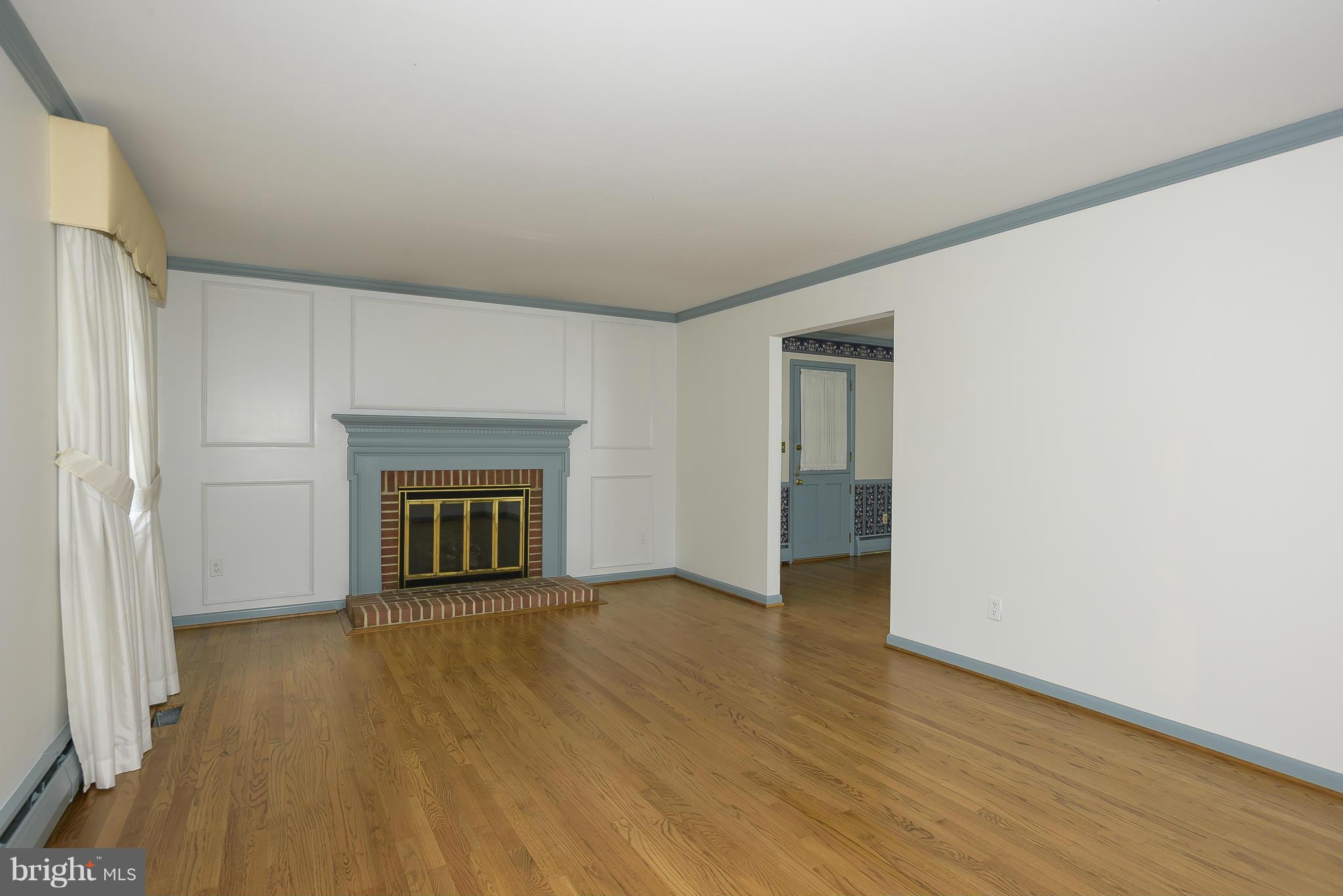 2921 Pinewick Road Ellicott City, MD 21042 - Photo 6 of 29 Living Room