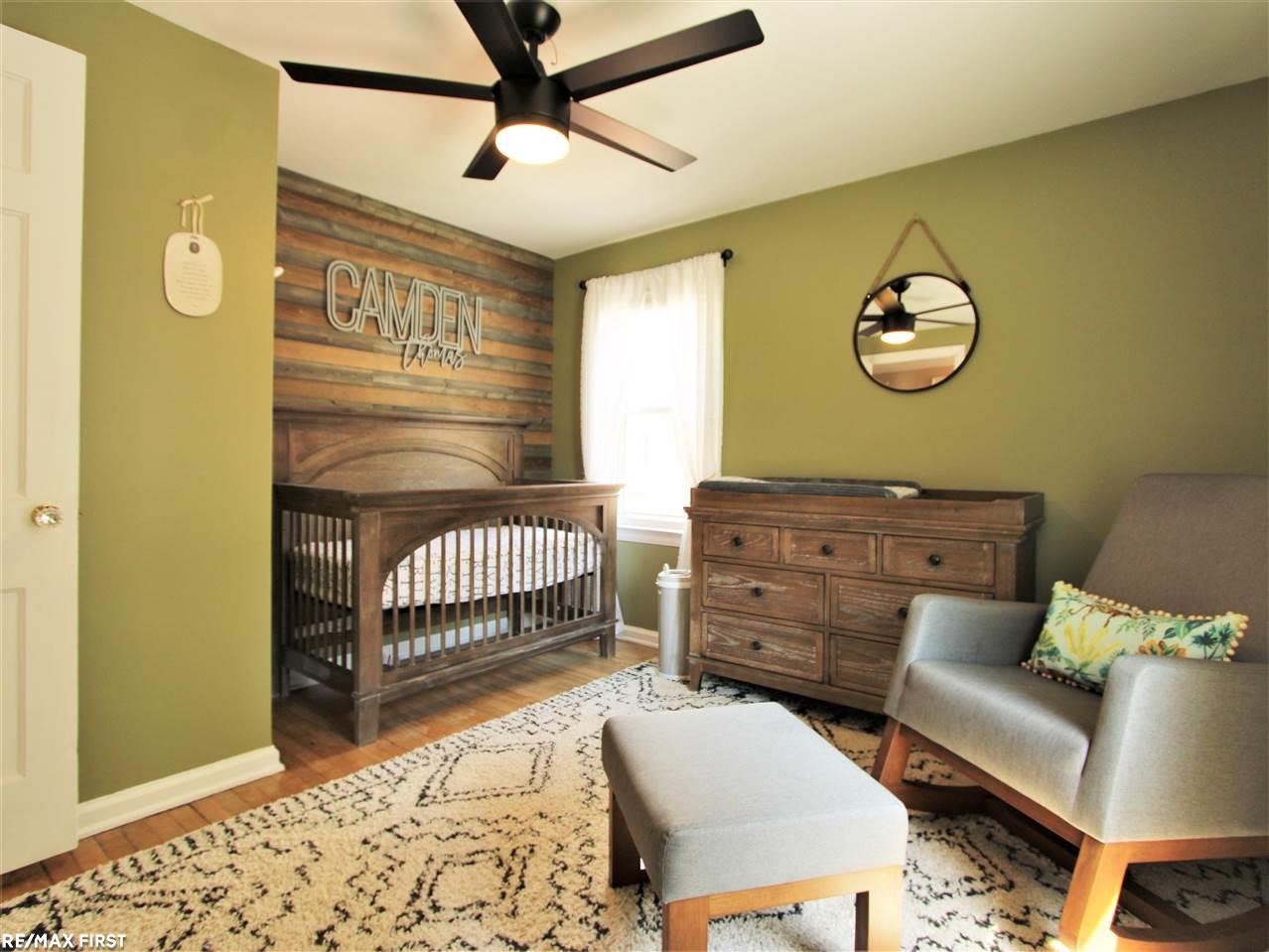 1661 Newcastle Road Grosse Pointe, MI 48236 - Photo 23 of 35 50045185-22.JPG