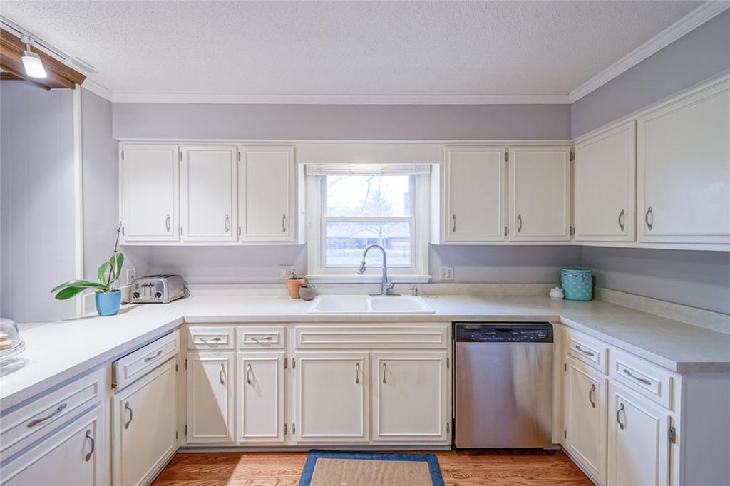 11521 Haverstick Road Carmel, IN 46033 - Photo 3 of 24 Gallery Image 3